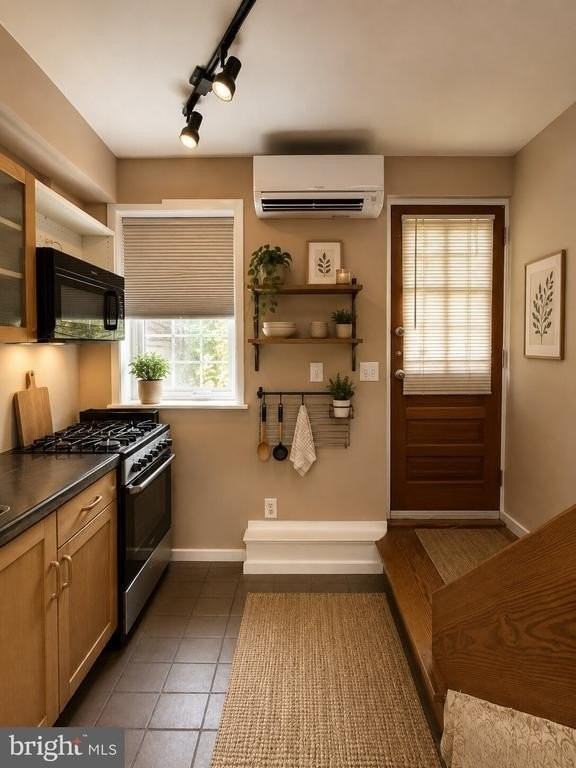 404 S Dallas St - Photo 6 of 11