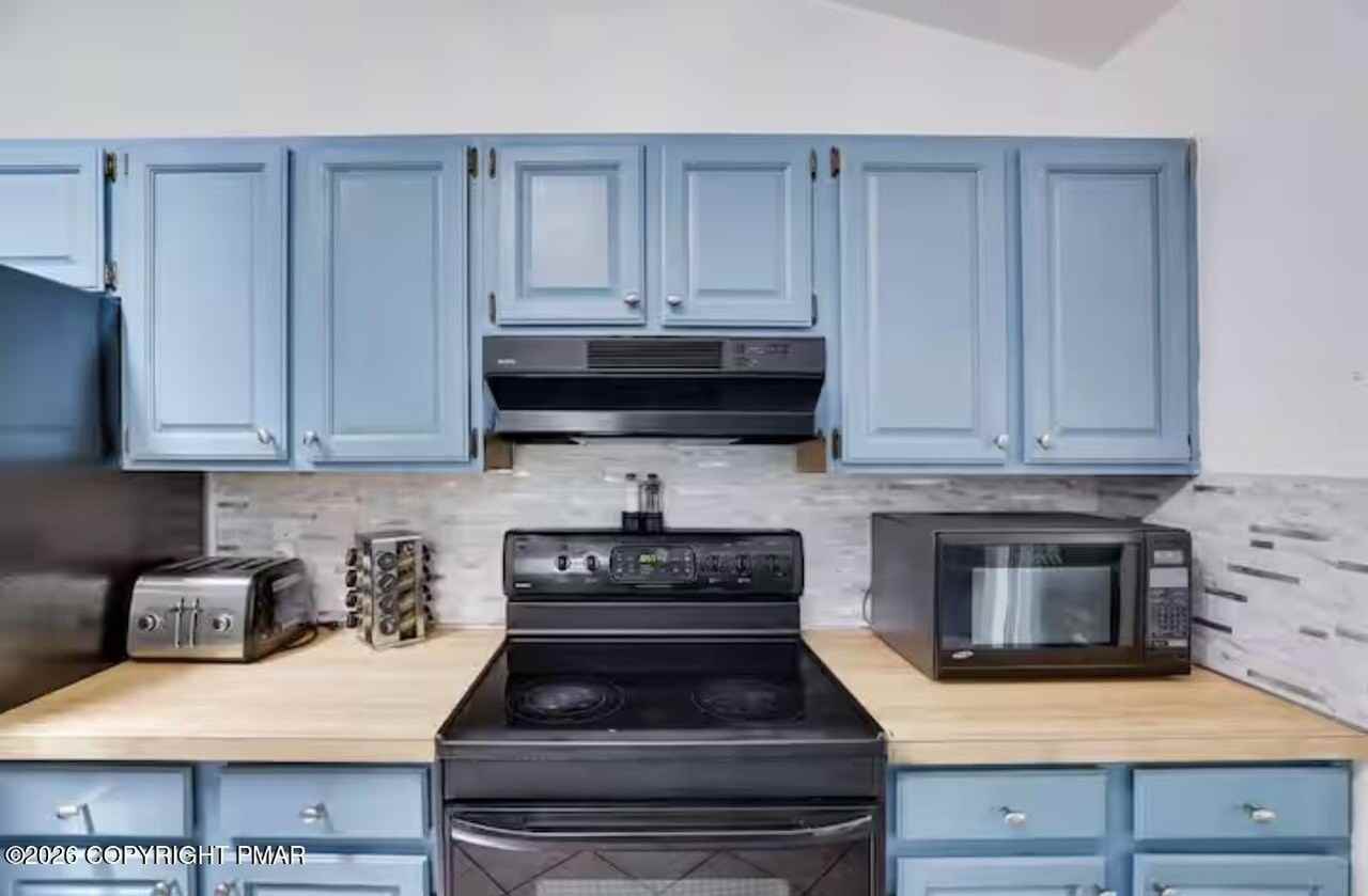 5692 Pembrook Dr - Photo 7 of 32