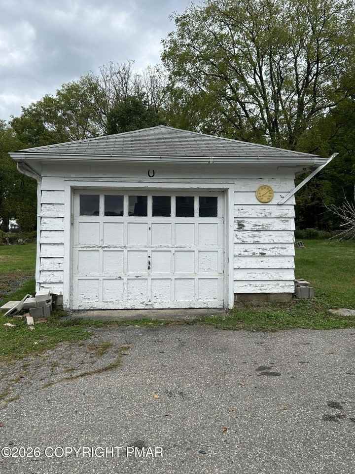 104 Smith St - Photo 3 of 25