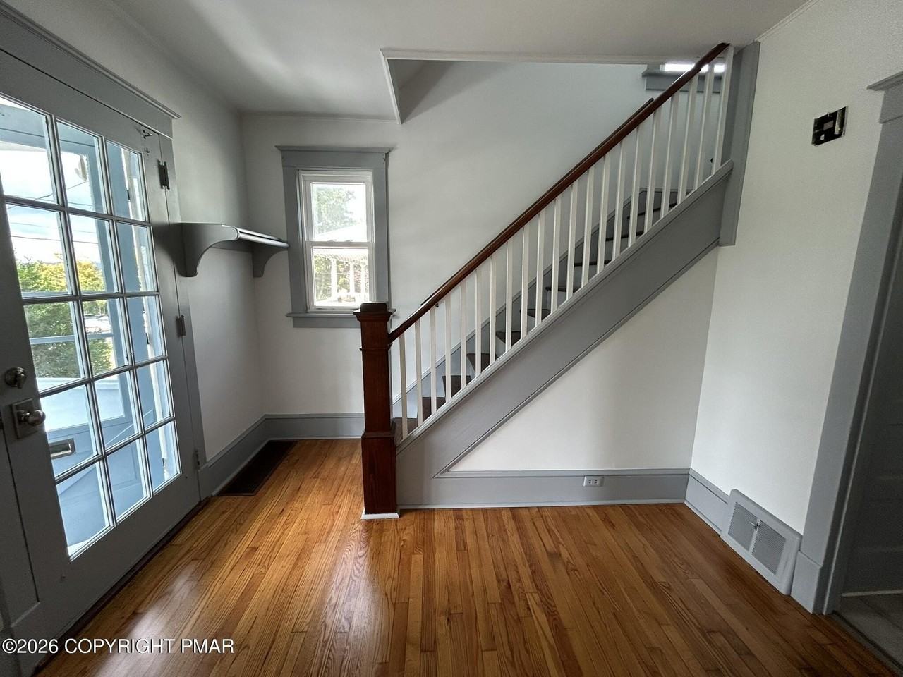 104 Smith St - Photo 6 of 25