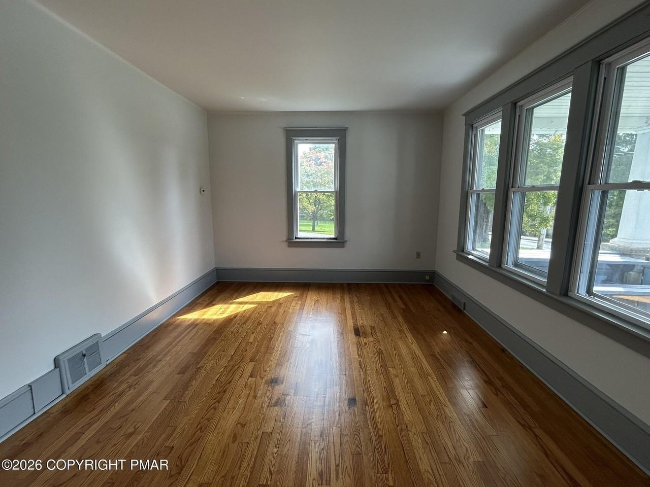 104 Smith St - Photo 7 of 25