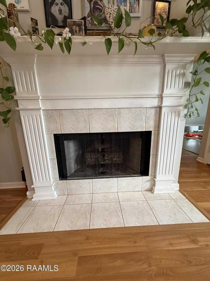 303 N Rushmore Ln - Photo 5 of 50