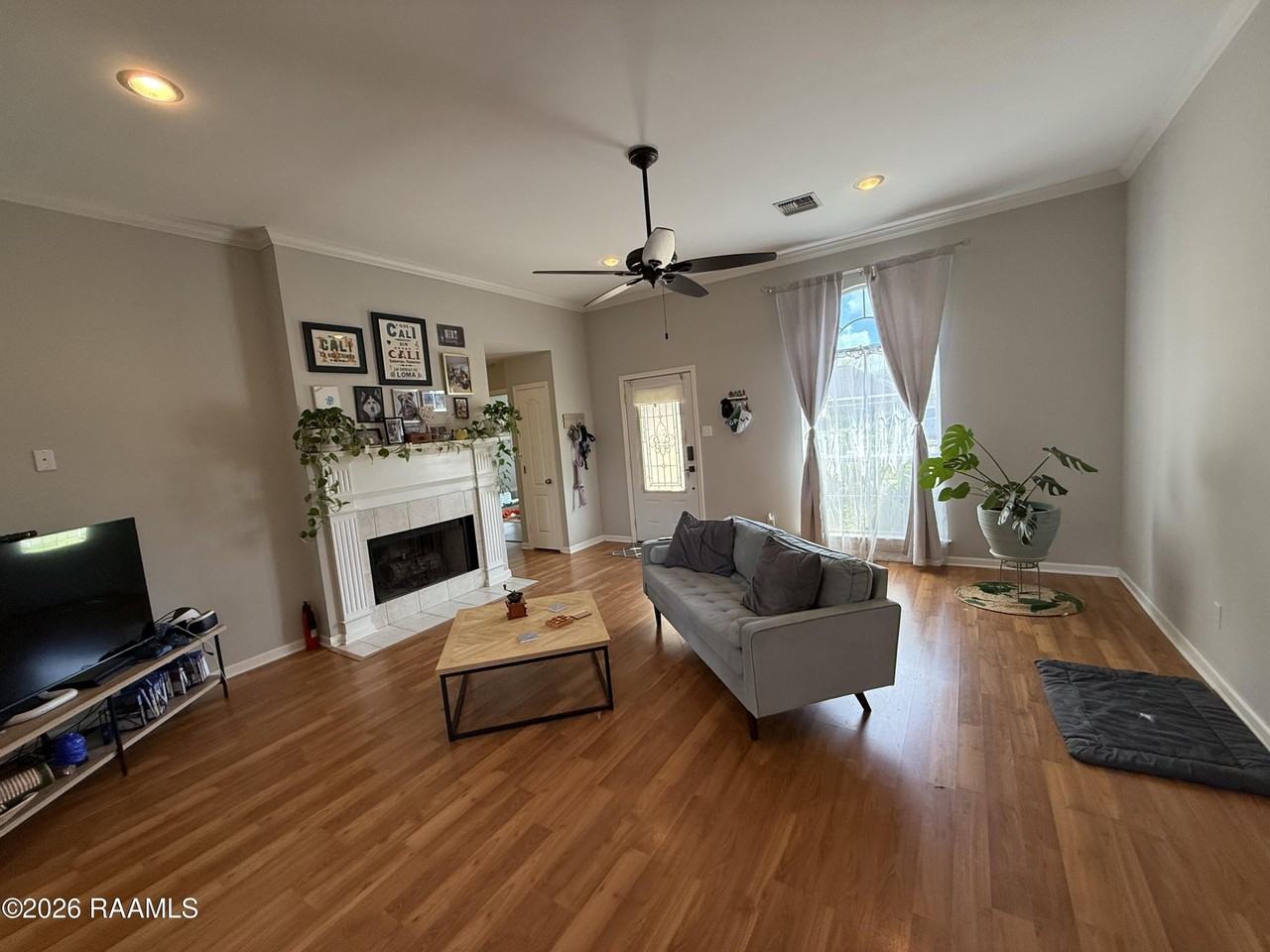 303 N Rushmore Ln - Photo 6 of 50