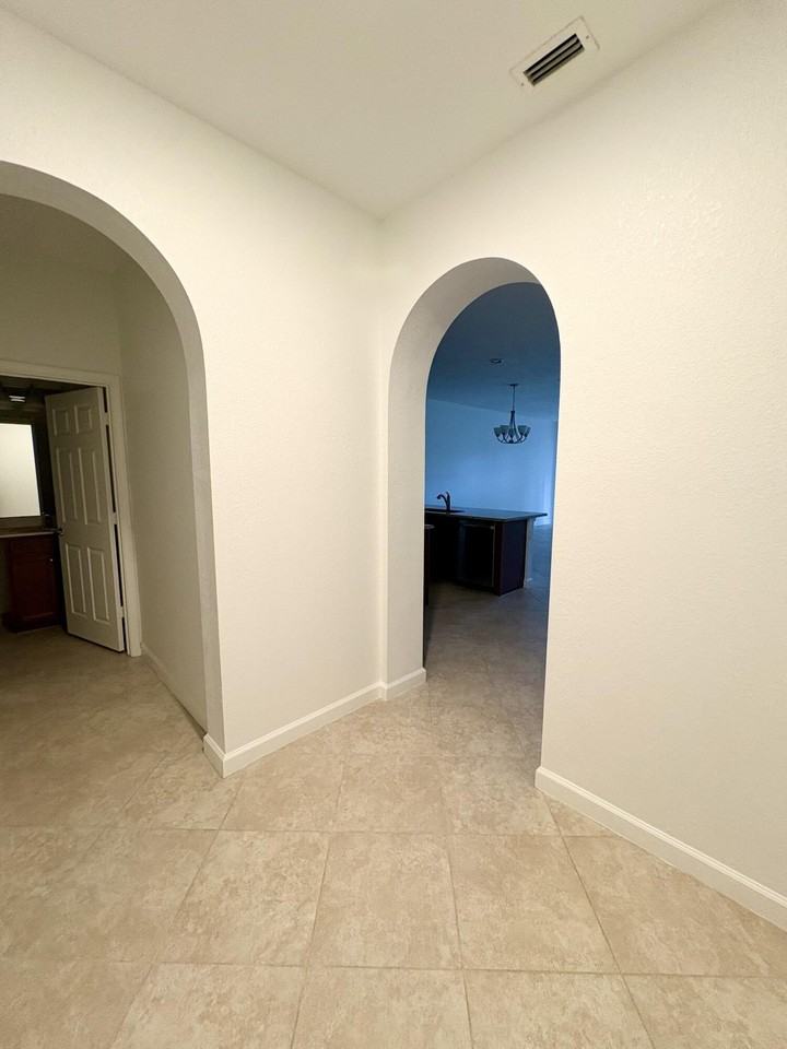 10199 Wellington Parc Dr - Photo 4 of 33