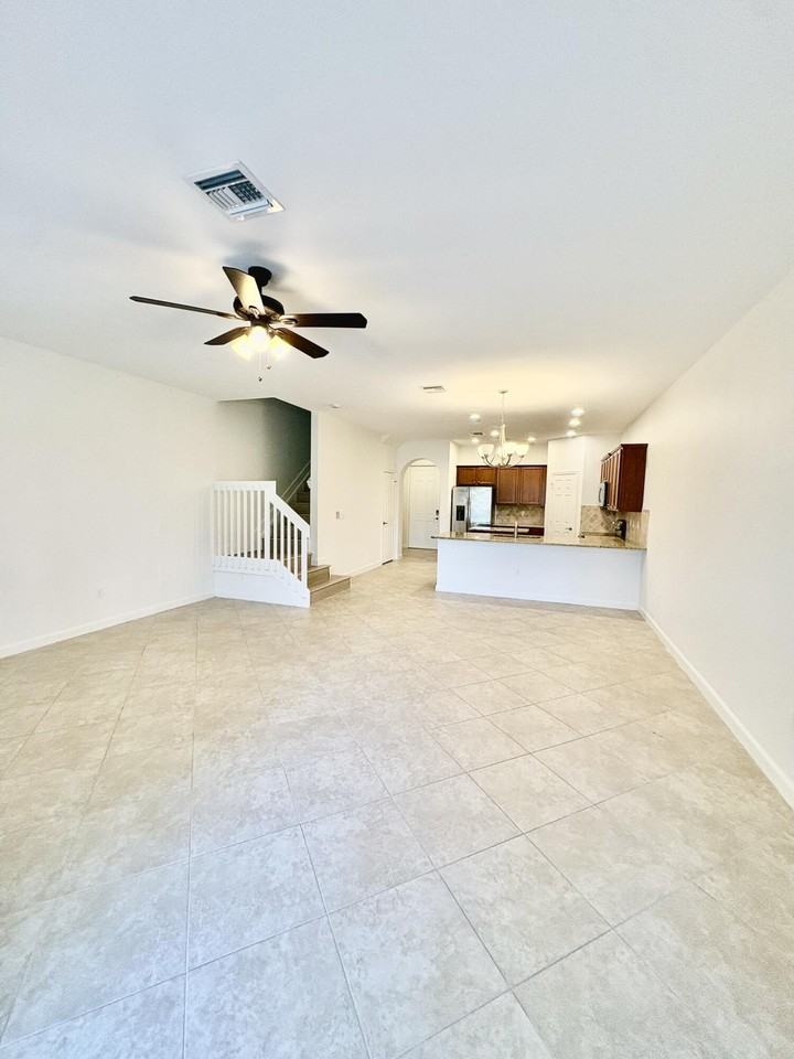 10199 Wellington Parc Dr - Photo 5 of 33