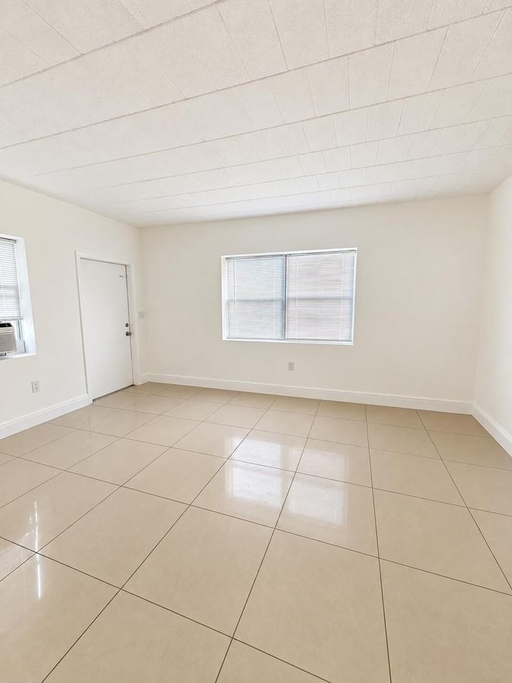 1711 Nw 7th St - Photo 6 of 16