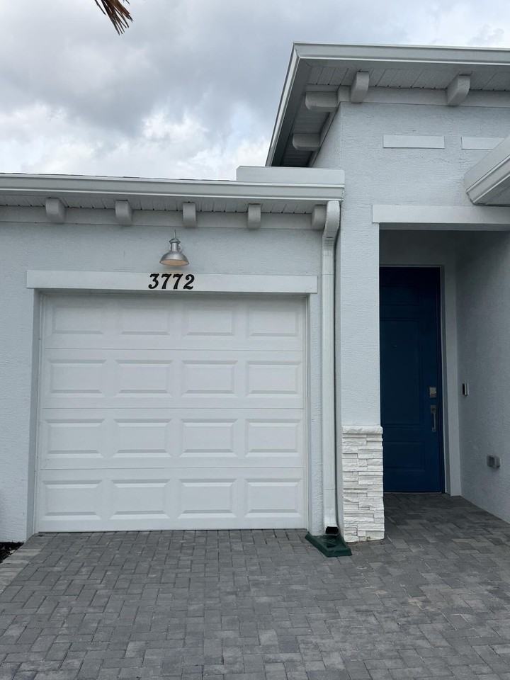 3772 Harborside Ave - Photo 2 of 23