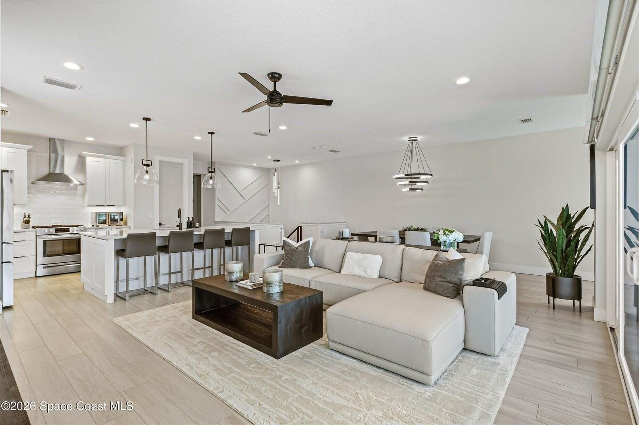 211 6th Ave - Photo 4 of 29