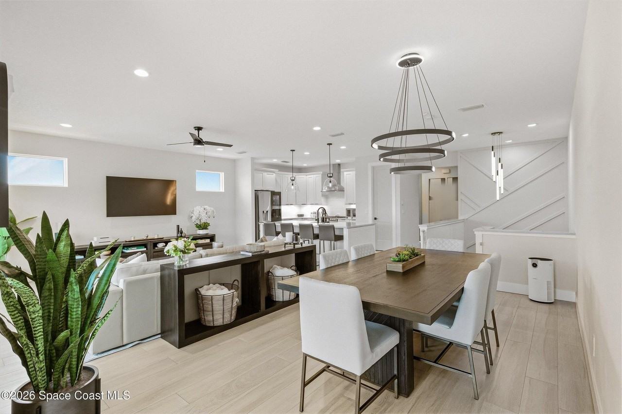 211 6th Ave - Photo 5 of 29