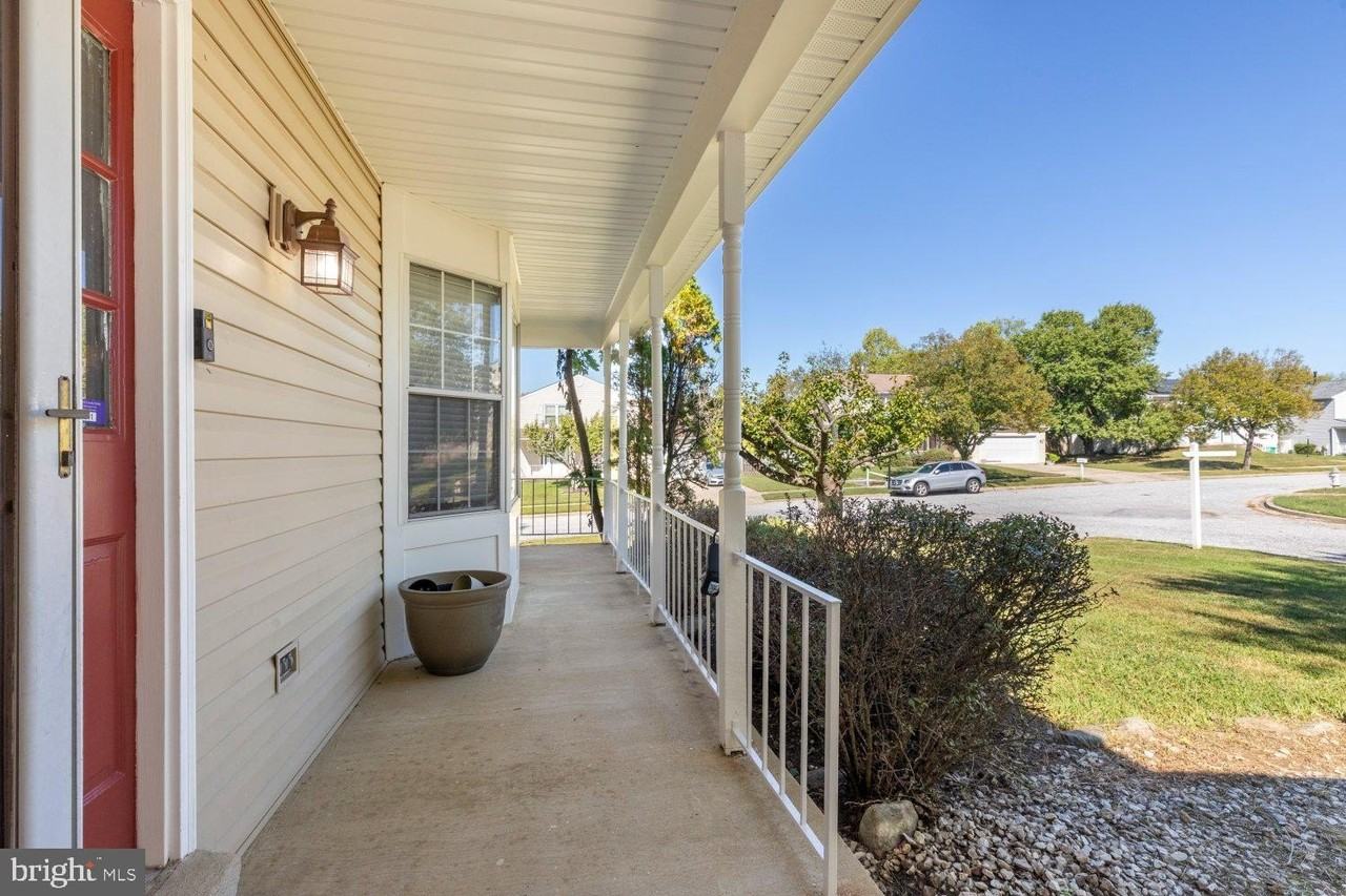 10701 Meynell Ct - Photo 3 of 31