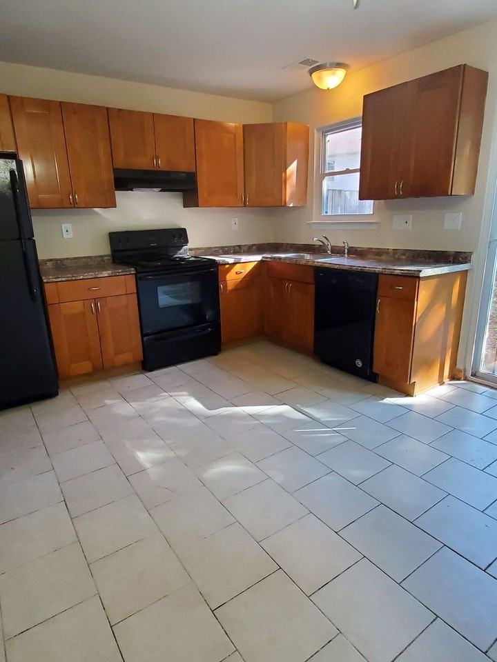 4198 Drake Ct - Photo 6 of 11