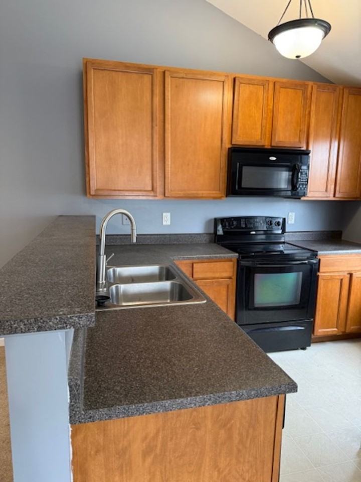 8303 Spring Creek Ln - Photo 5 of 19