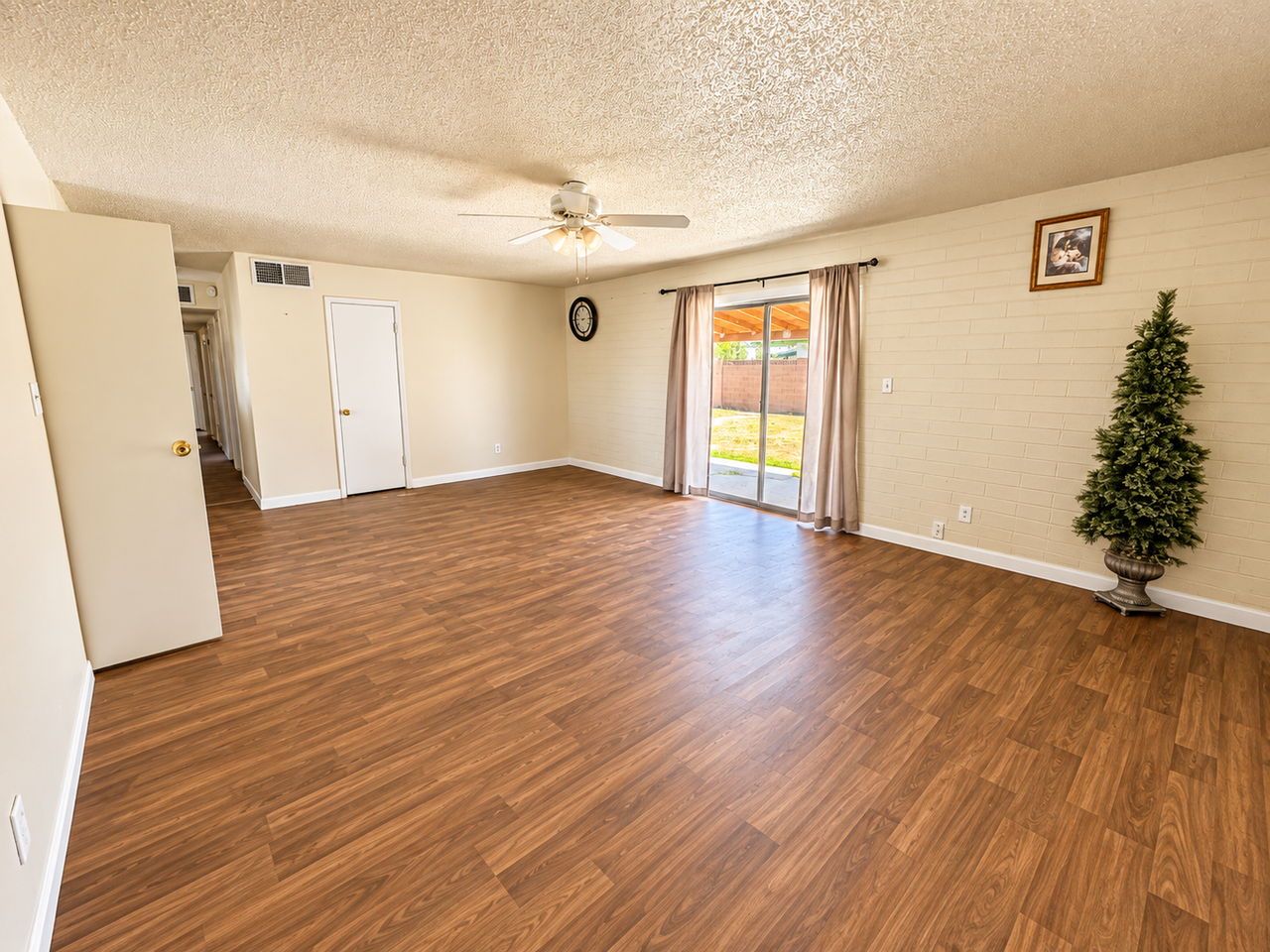 5723 N 62nd Ave - Photo 3 of 13
