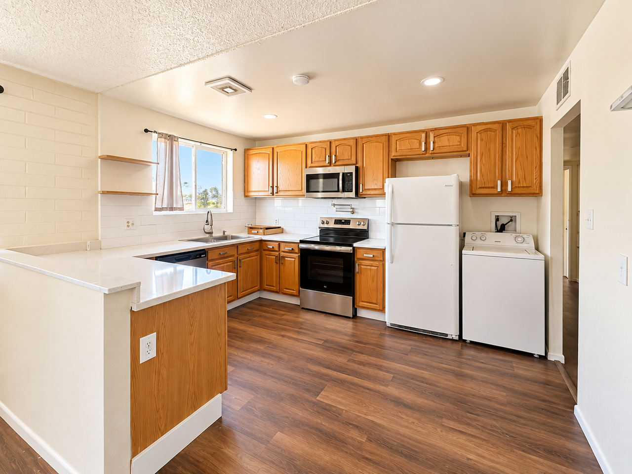 5723 N 62nd Ave - Photo 5 of 13