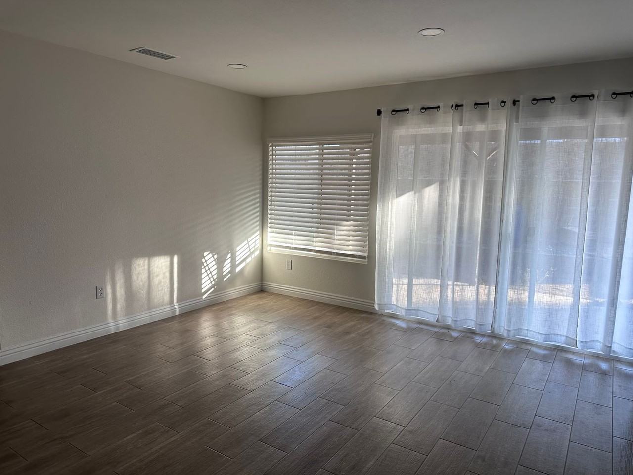 5090 Rockhurst Ct - Photo 6 of 13