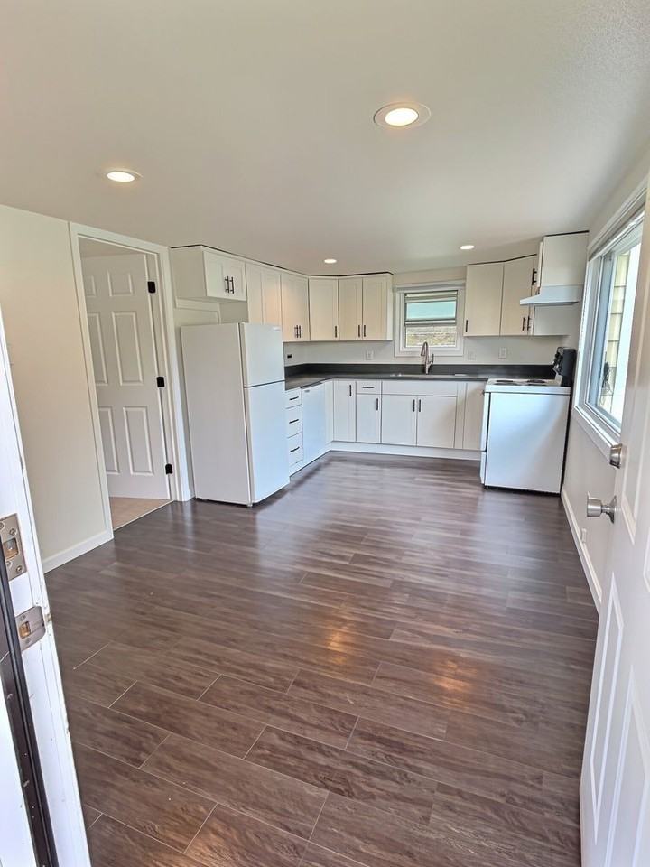 12203 Roseberg Ave S - Photo 5 of 14