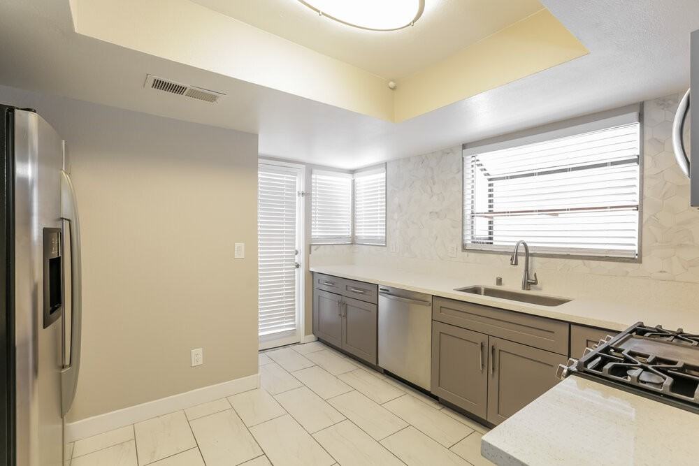 8248 Abercrombe Way - Photo 7 of 16