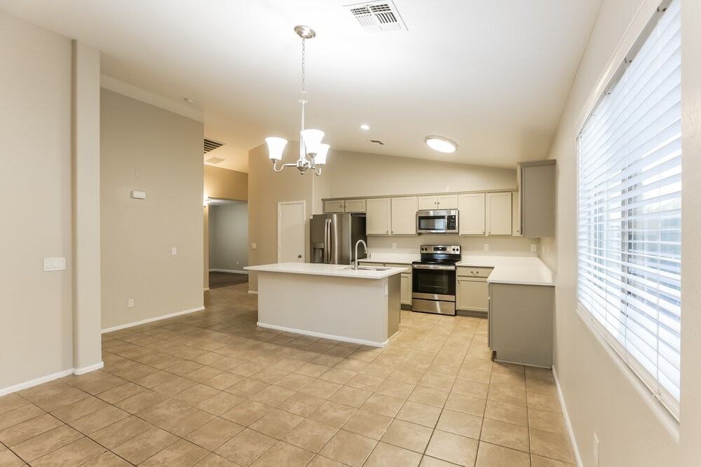 8722 W Payson Rd - Photo 6 of 16