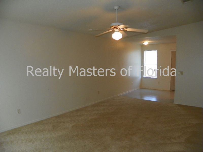 408 Pine Crescent Way - Photo 3 of 17