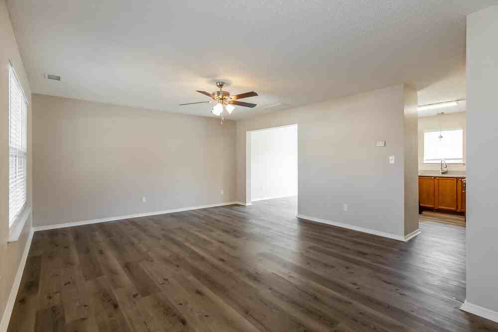 3064 Parade Ln Sw - Photo 4 of 17