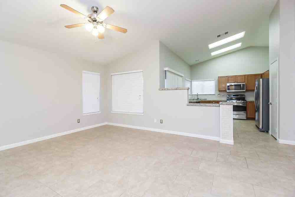 916 Ashurst Ct - Photo 4 of 15