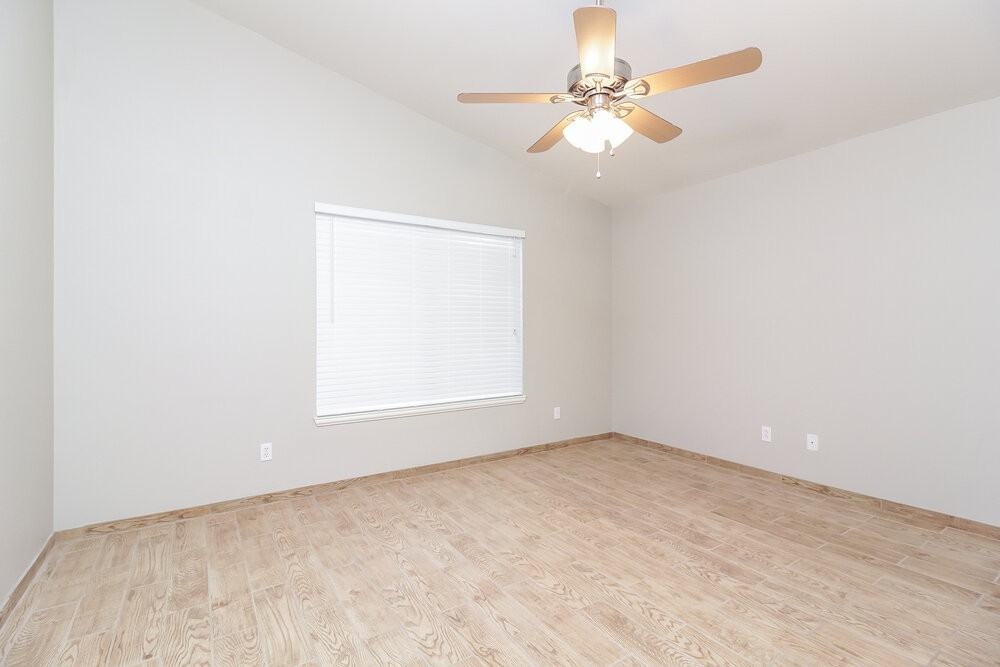 916 Ashurst Ct - Photo 7 of 15