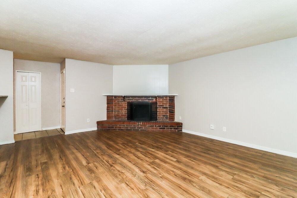 7308 Lea Pl - Photo 4 of 16