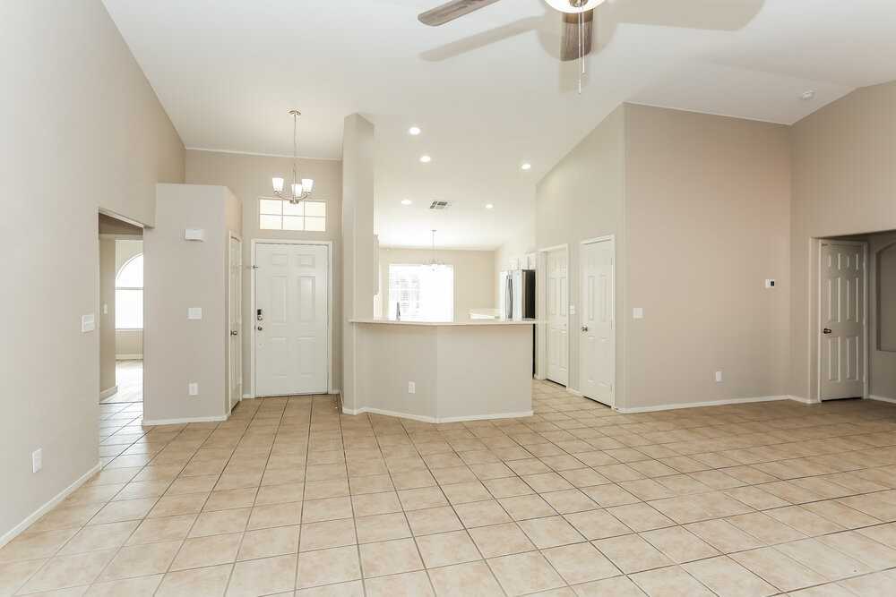 620 Terrace Point Dr - Photo 4 of 16