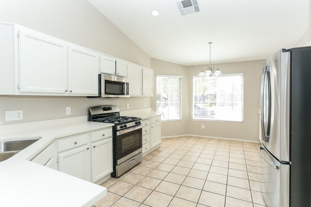 620 Terrace Point Dr - Photo 5 of 16
