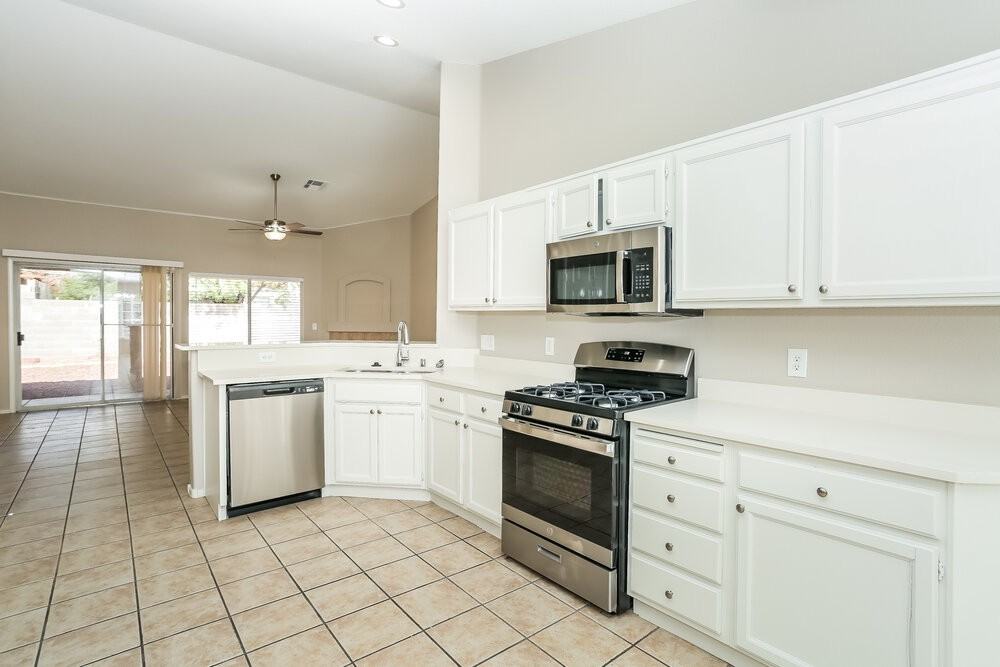 620 Terrace Point Dr - Photo 6 of 16