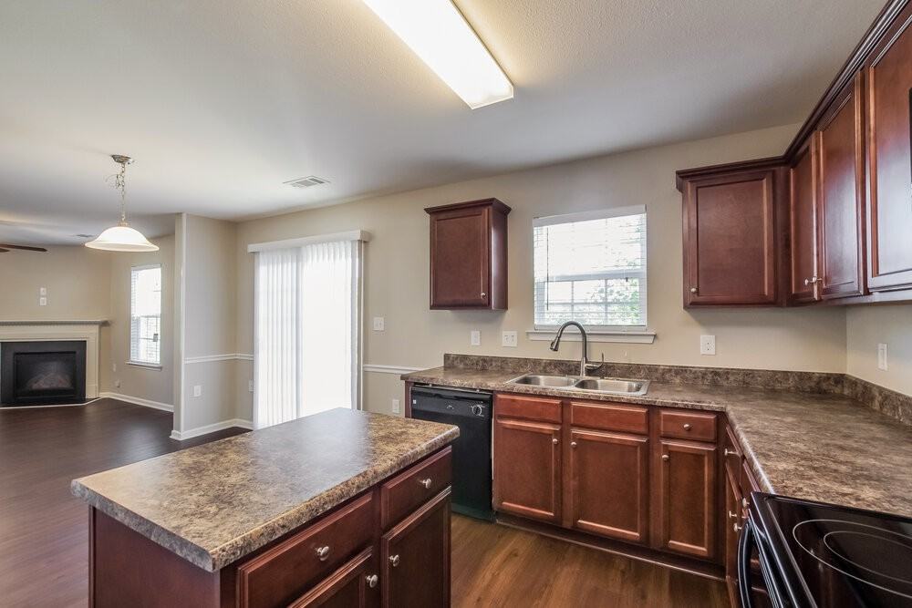 4909 Broad Leaf Ct - Photo 7 of 17