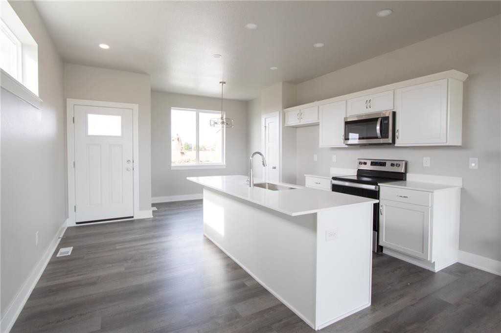 720 Se Drumlin Dr - Photo 3 of 14