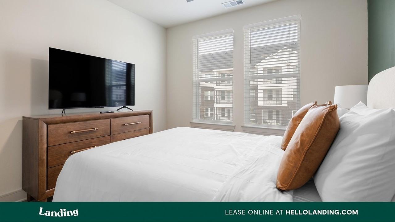 275 Mercedes Street - Photo 4 of 50
