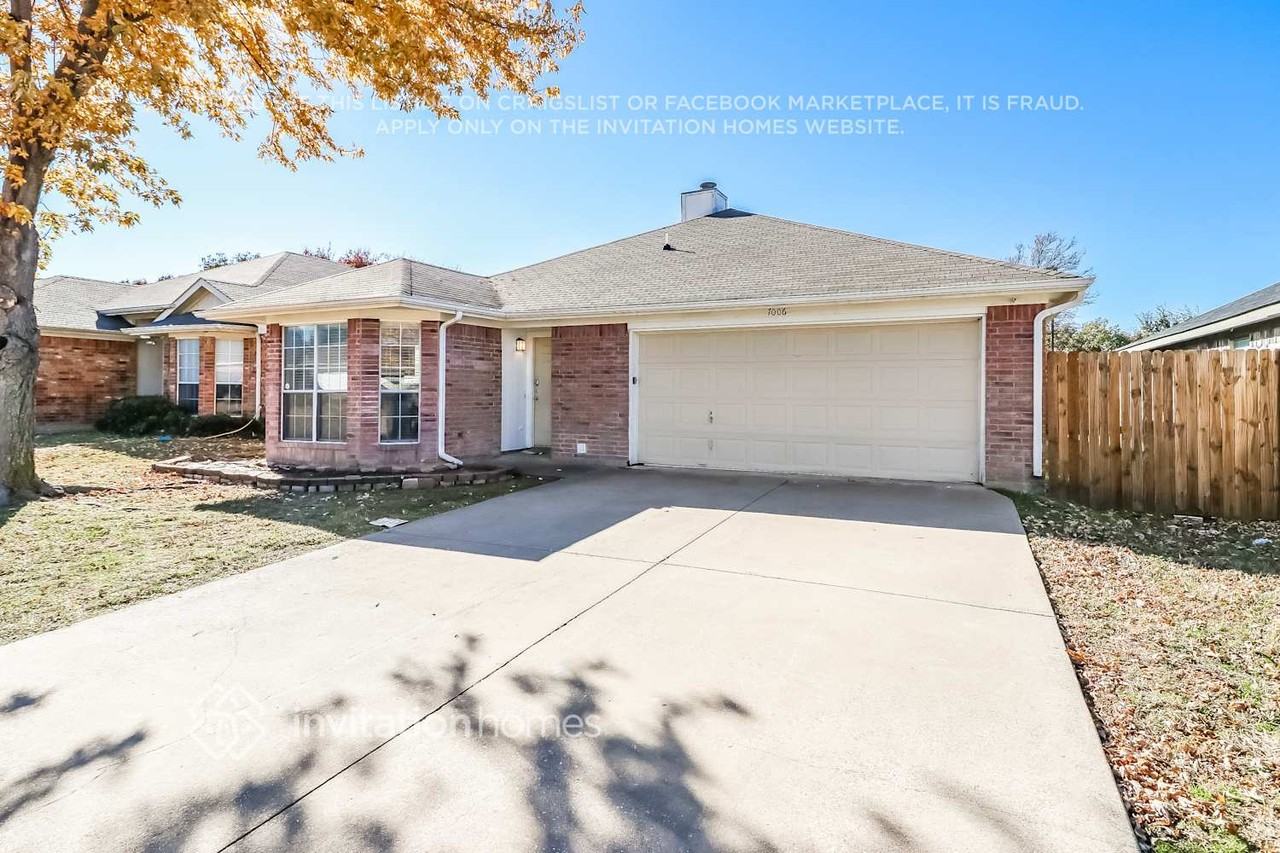 7006 Stetter Dr - Photo 2 of 18