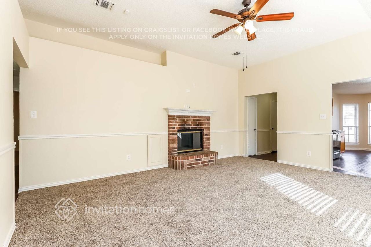 7006 Stetter Dr - Photo 5 of 18