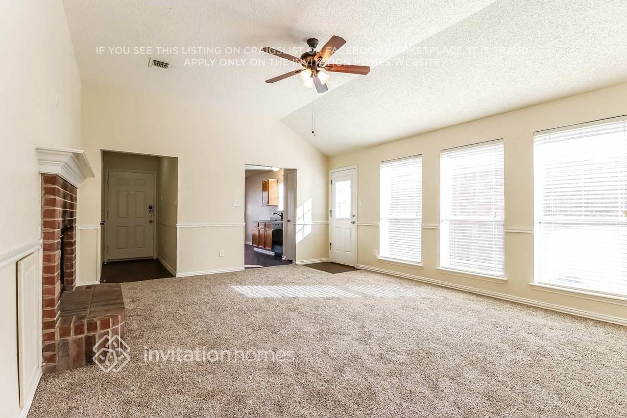 7006 Stetter Dr - Photo 6 of 18