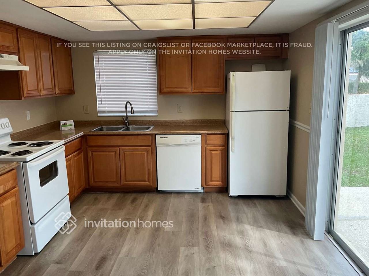 12415 Kiwi Ave - Photo 6 of 16