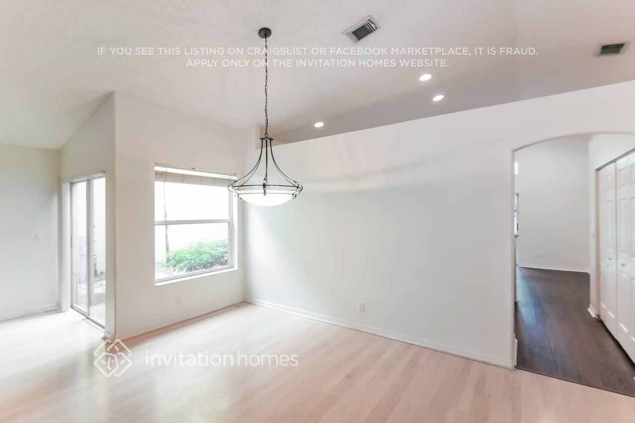 5027 Sw 35th Way - Photo 5 of 16
