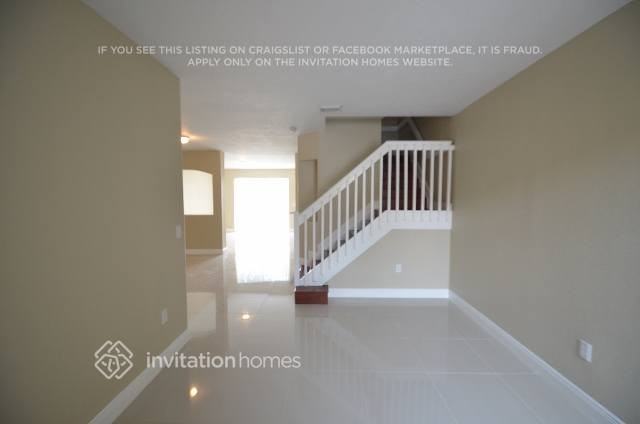 10882 Nw 78th Ter - Photo 2 of 7