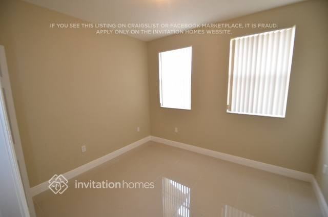 10882 Nw 78th Ter - Photo 4 of 7