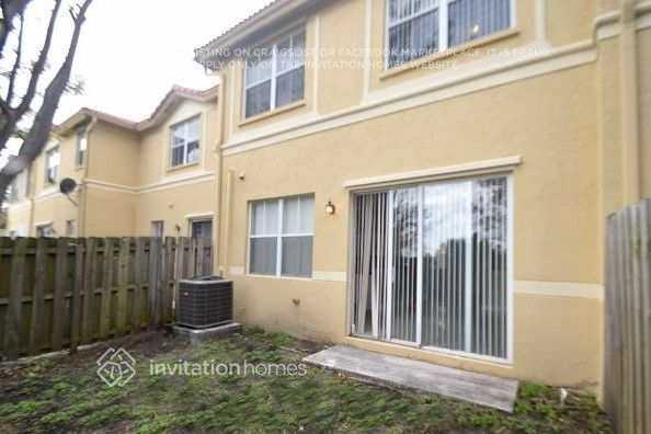 10882 Nw 78th Ter - Photo 6 of 7