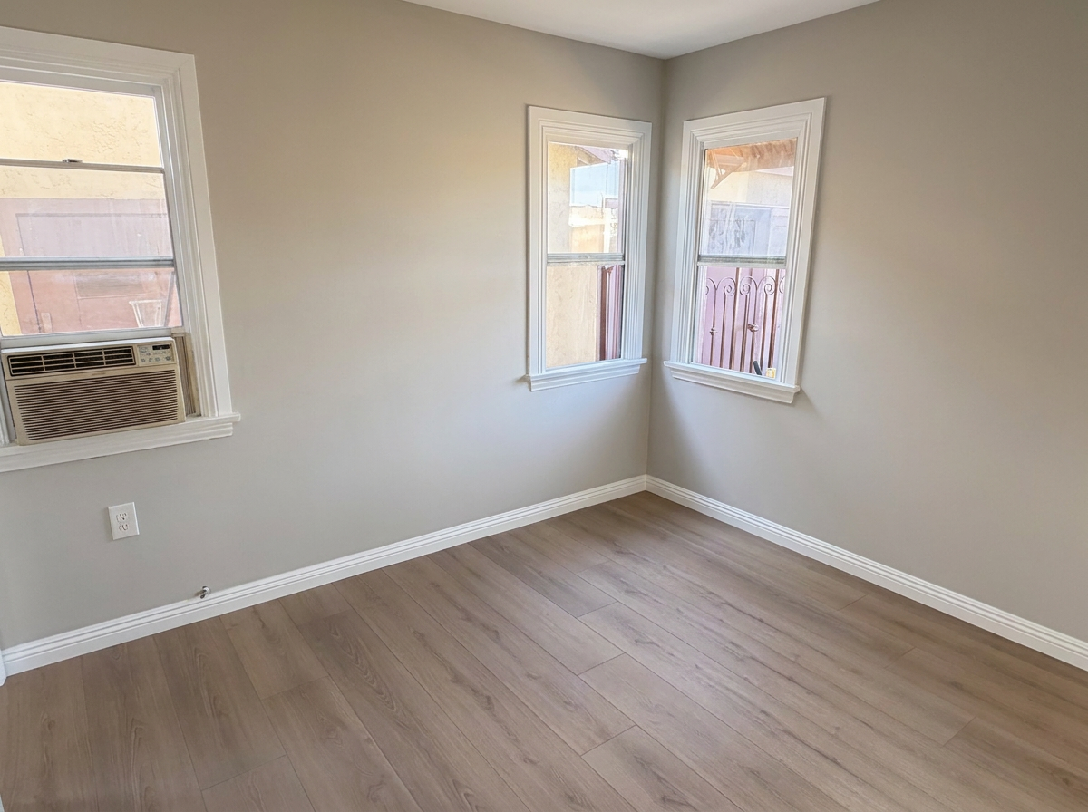 137 S 3rd Ave #1 - Photo 5 of 6