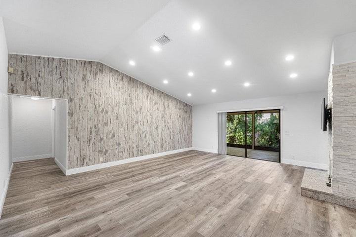 13853 Sheffield Street - Photo 3 of 8