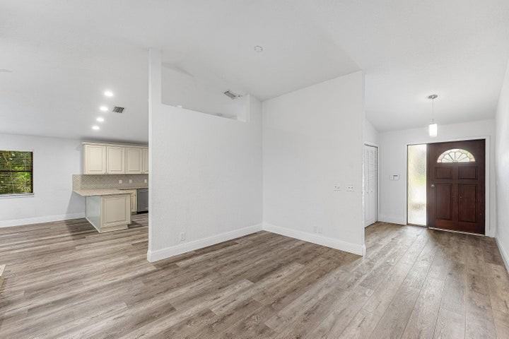 13853 Sheffield Street - Photo 4 of 8