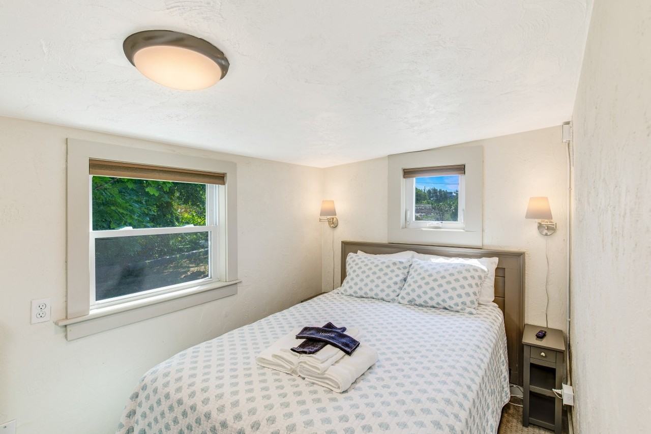 128 Old Point Rd #1637001P - Photo 5 of 40