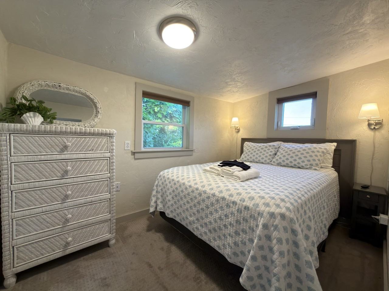 128 Old Point Rd #1637001P - Photo 6 of 40