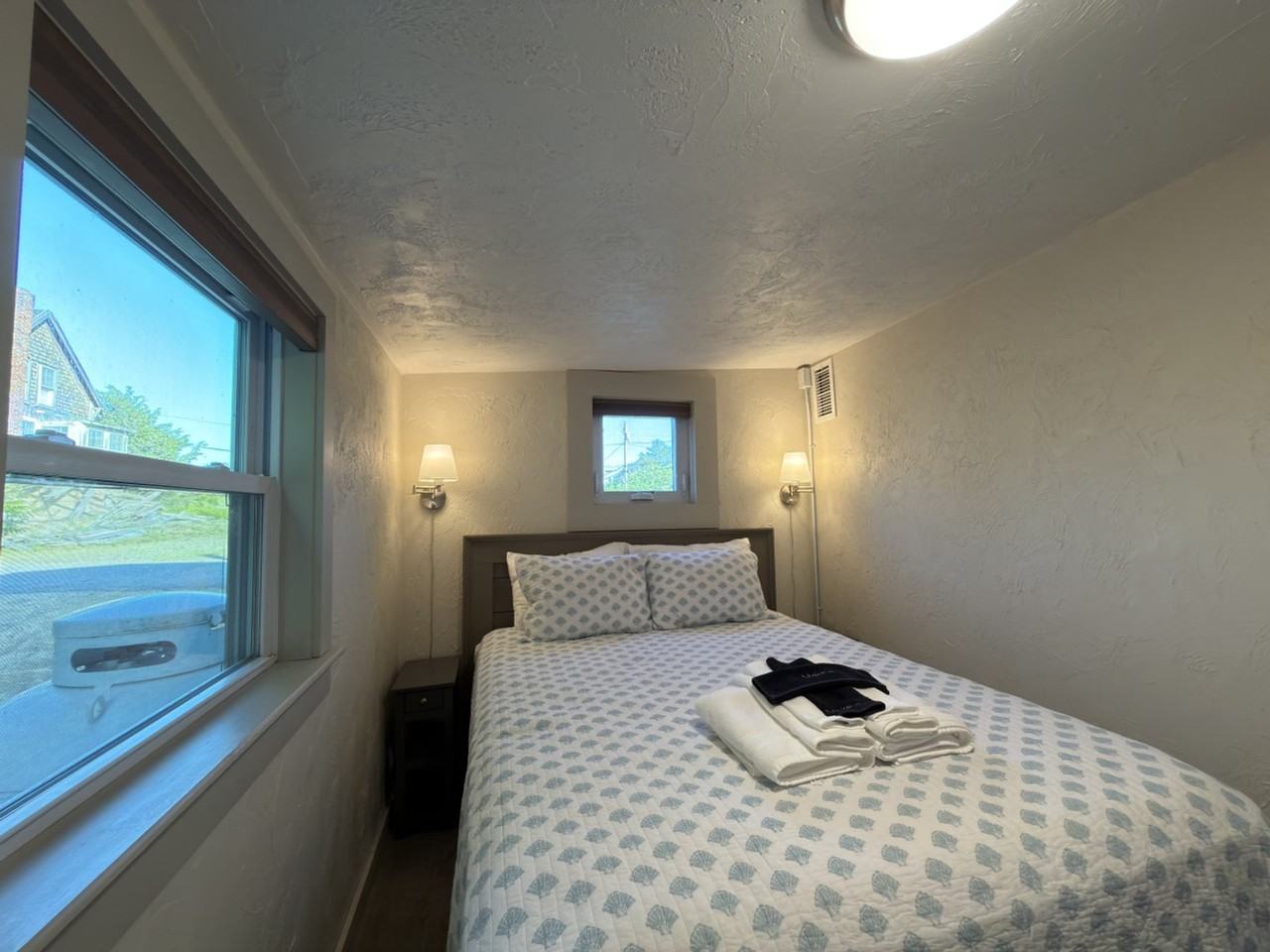 128 Old Point Rd #1637001P - Photo 7 of 40