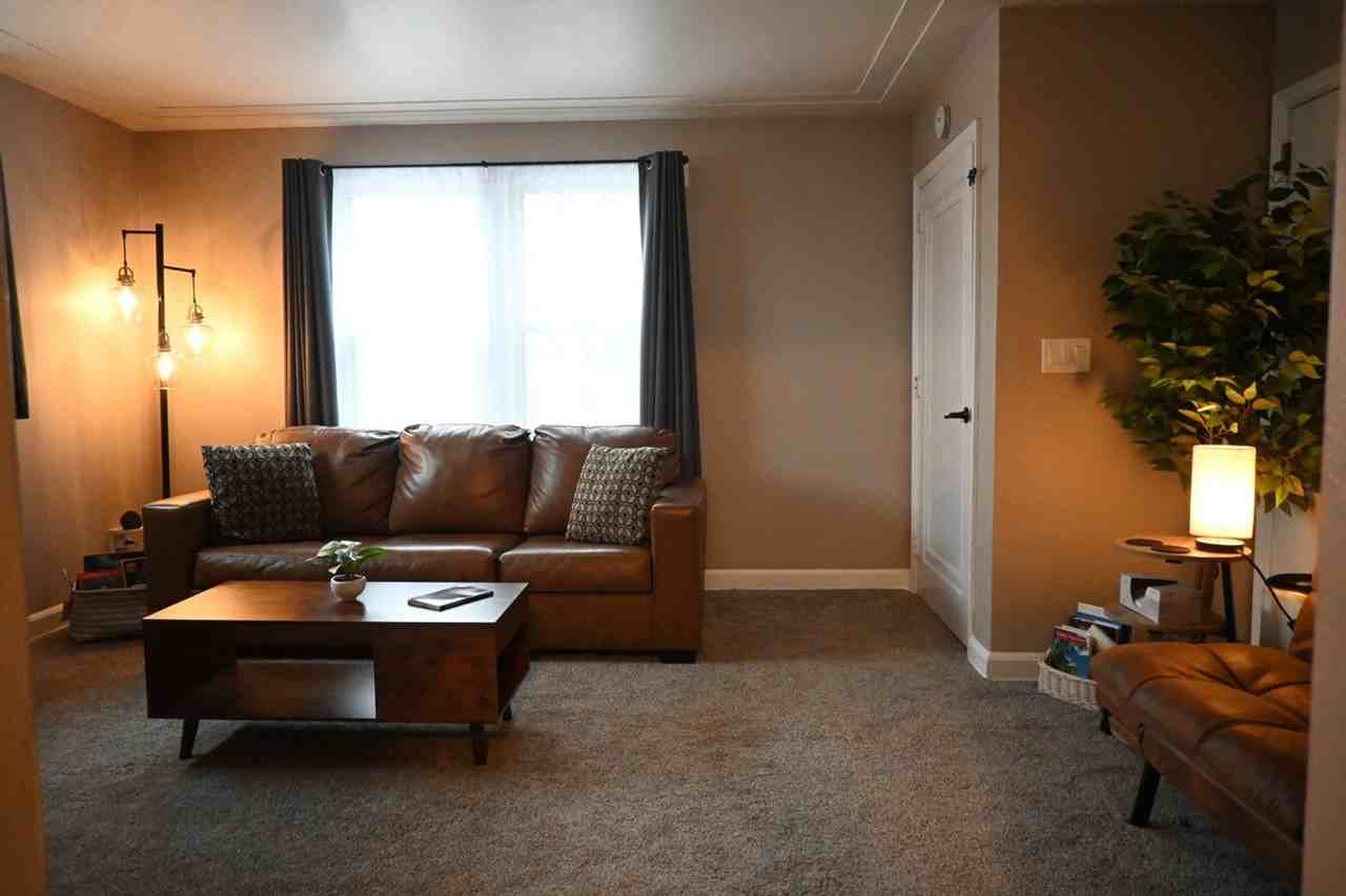 822 E 4th St #1640221P - Photo 7 of 26