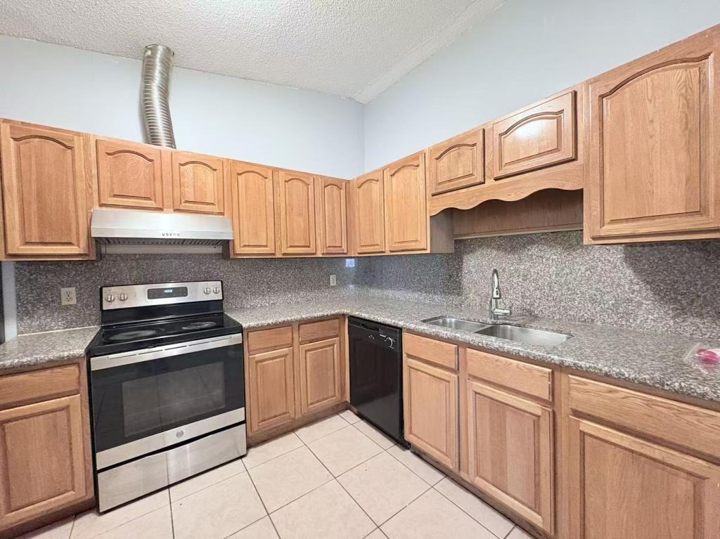 5953 Talavera St - Photo 5 of 18
