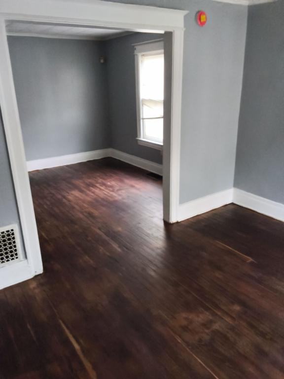 107 Sterling St - Photo 3 of 7